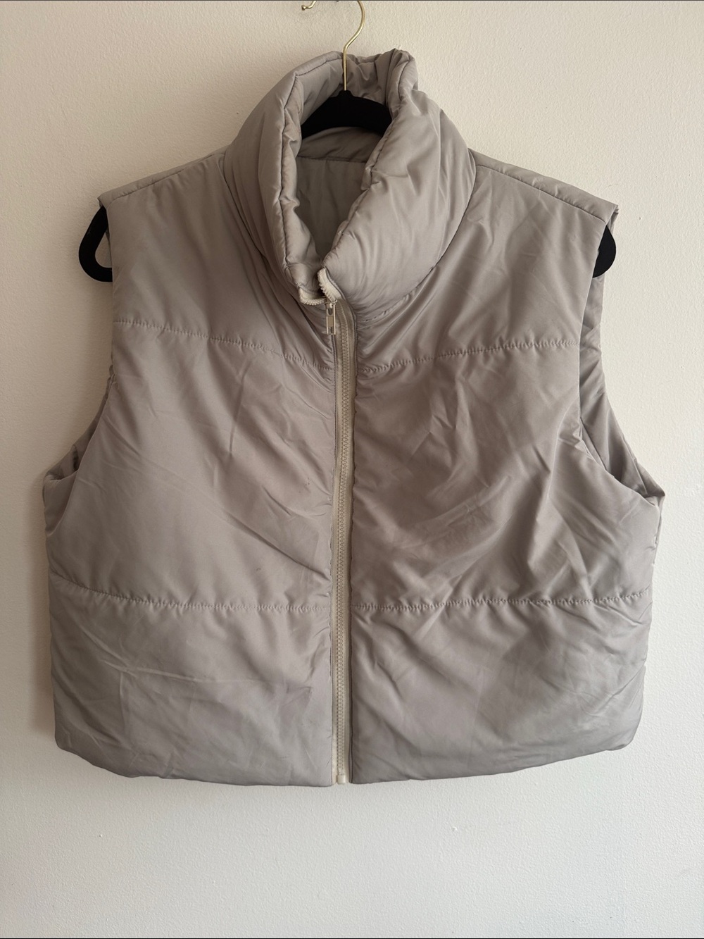 Women's Sleeveless Puffer Vest - Light Gray